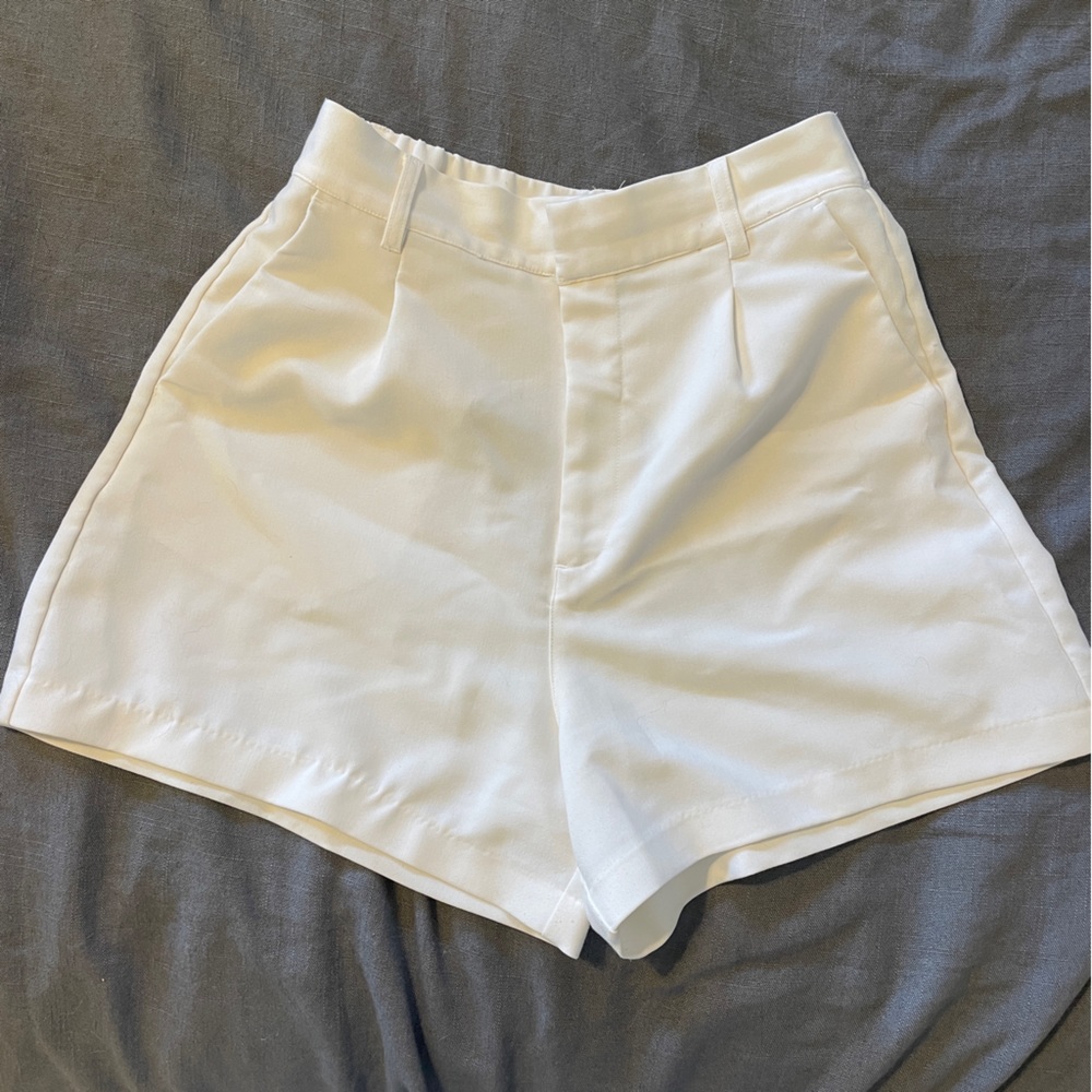 Abercrombie - White Tailored Shorts - Size M